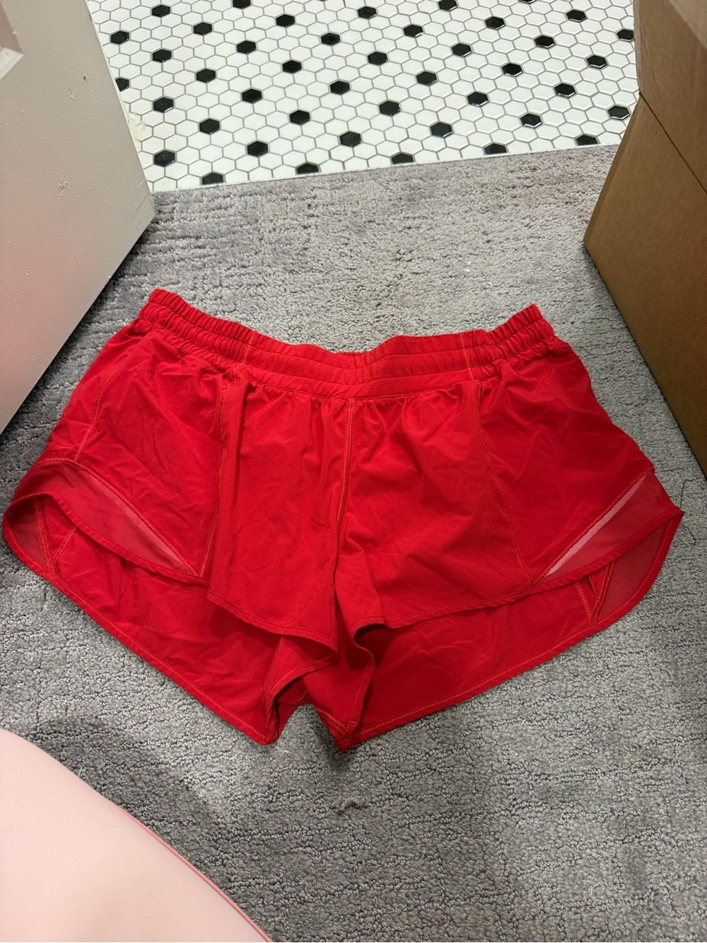 lululemon- hotty hot low rise 2.5